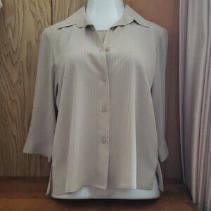 2 women's tops Size M one pale green and one in rose pink
